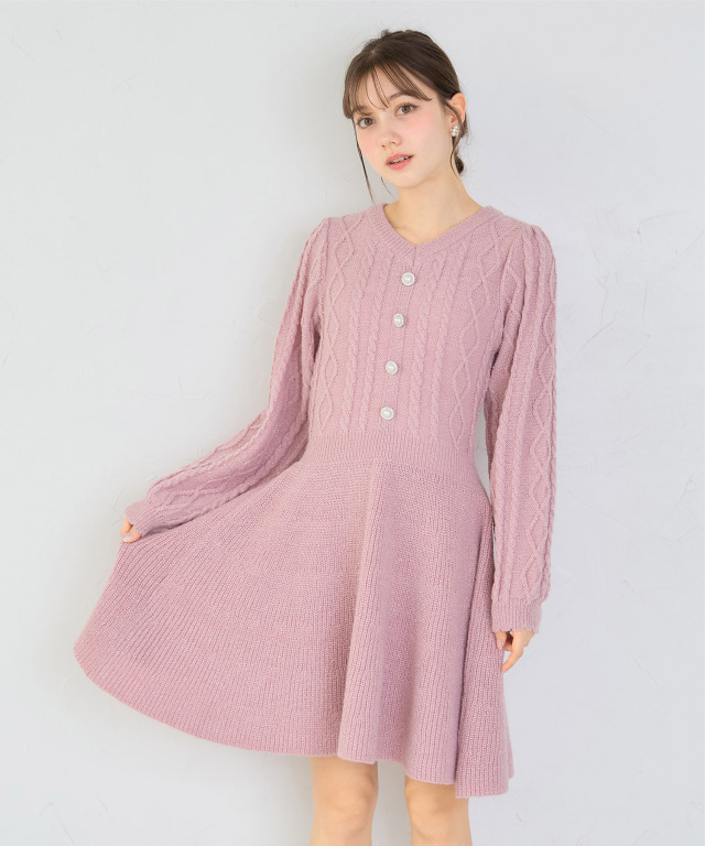 パール飾り釦付きケーブル編みラメニットワンピース