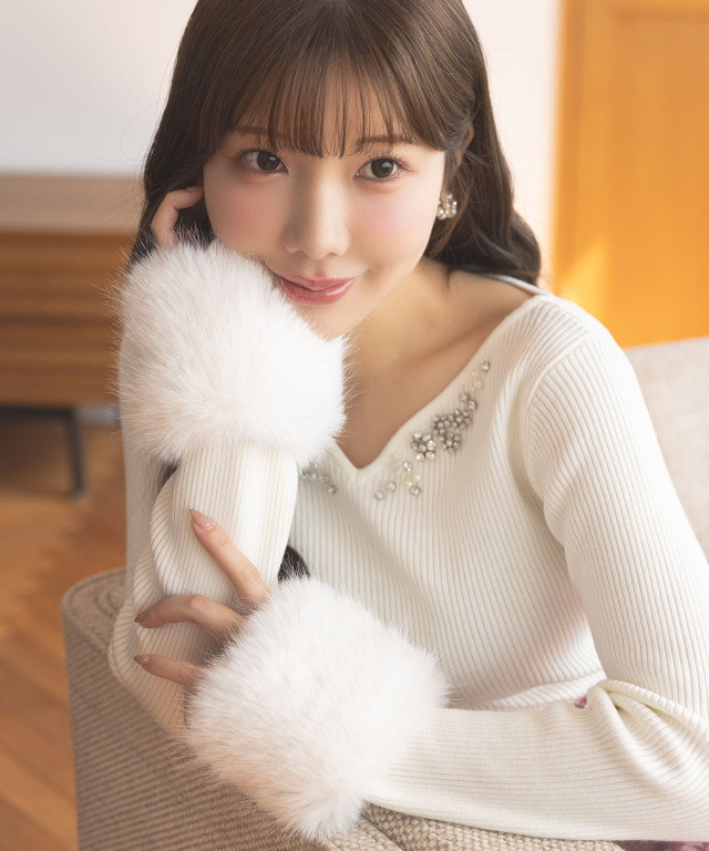 2WAY袖口ファー付きビジュー装飾ハートネックリブニットプルオーバー