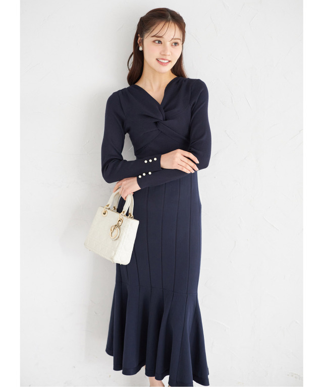 袖口パール付きフロントクロスニットワンピース