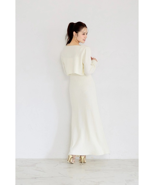 ショートニットカーディガン×フラワーモチーフ付きニットキャミ