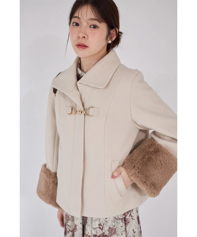 袖口ファー付きショートコート