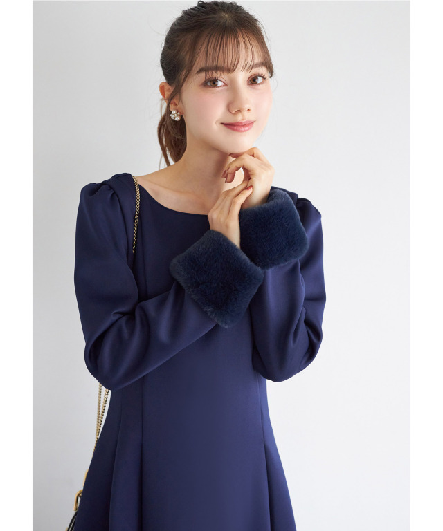 コッコです₊⁎⁺˳✧༚ 2WAY袖口ファー付きボンディングワンピース