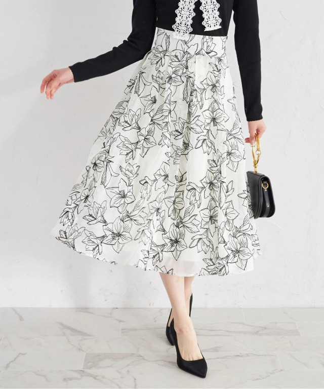 ラインフラワーフロッキーシアータックフレアスカート