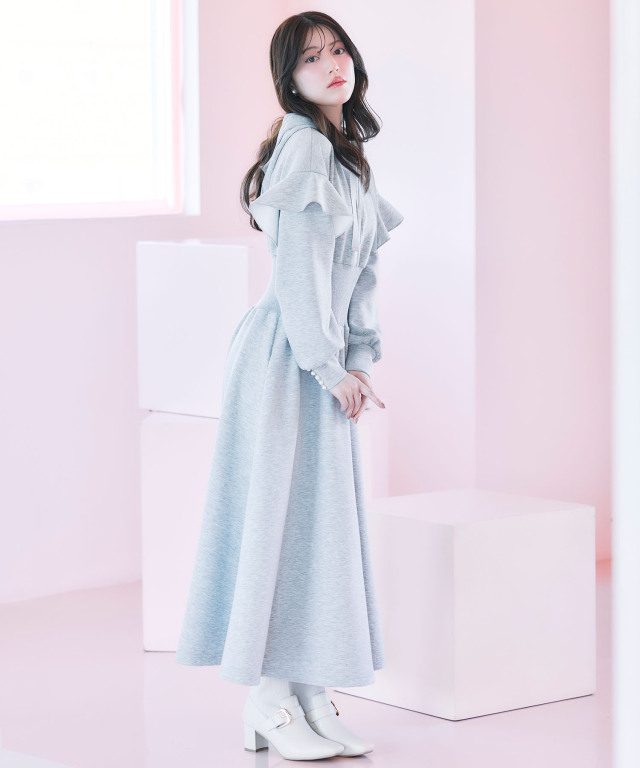 ウエストリブ切り替えフリルスリーブボンディングフーディワンピース