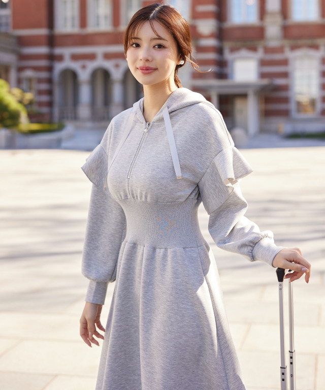 ウエストリブ切り替えフリルスリーブボンディングフーディワンピース