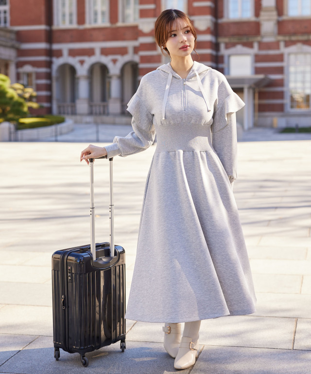 ウエストリブ切り替えフリルスリーブボンディングフーディワンピース