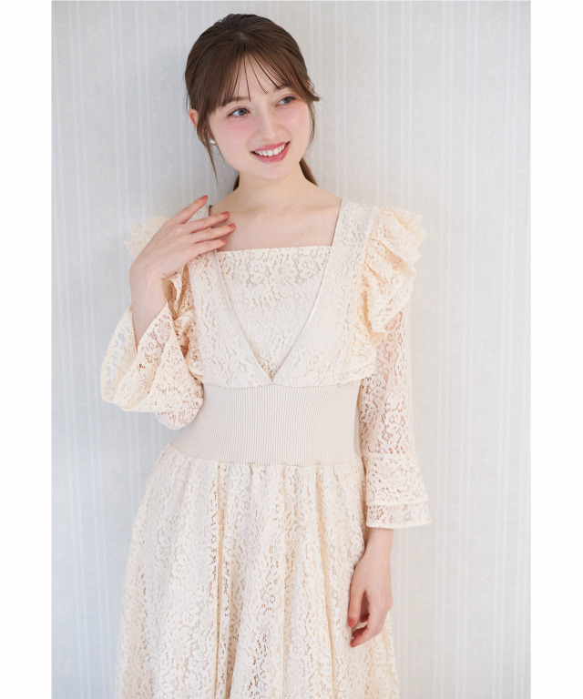 お呼ばれシーンで大活躍するウエストリブフリルレースワンピース