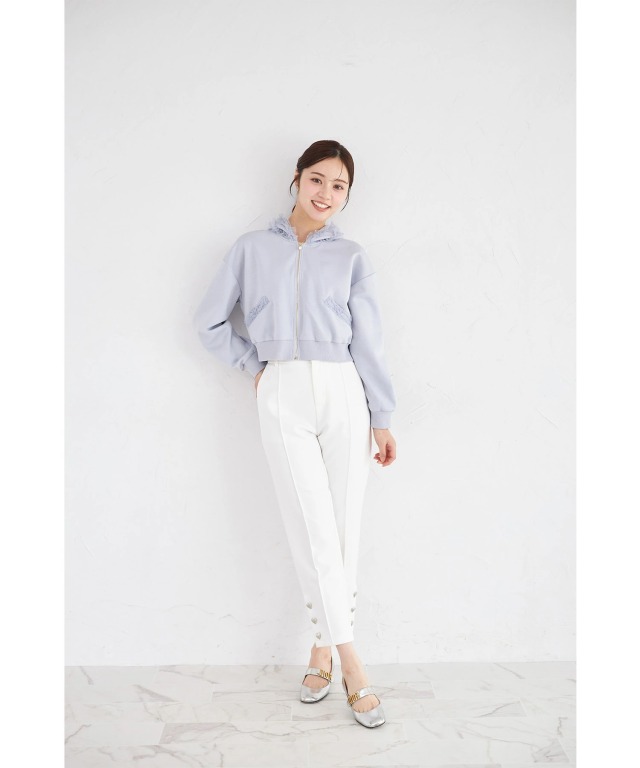 ラフなのにキレイ見えするドットチュールフリル付きパールジップパーカー