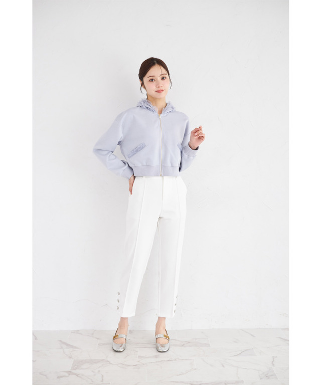 ラフなのにキレイ見えするドットチュールフリル付きパールジップパーカー