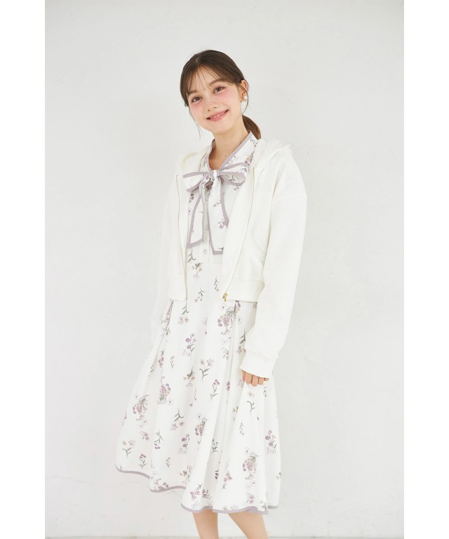 ラフなのにキレイ見えするドットチュールフリル付きパールジップパーカー