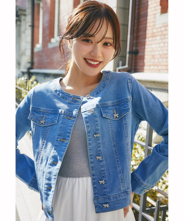 ビジューリボン釦ノーカラーデニムジャケット