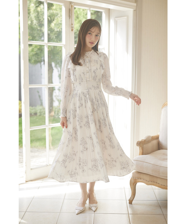 着映えも細見えも叶えるヴィンテージサテンフラワープリント