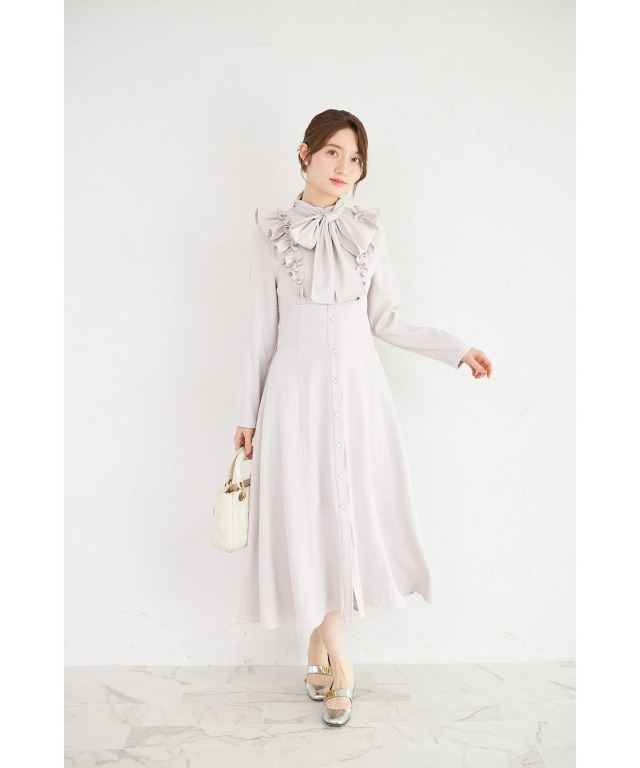 品格のある甘さを纏う2WAYボウタイリボン付きパール釦フリルワンピース