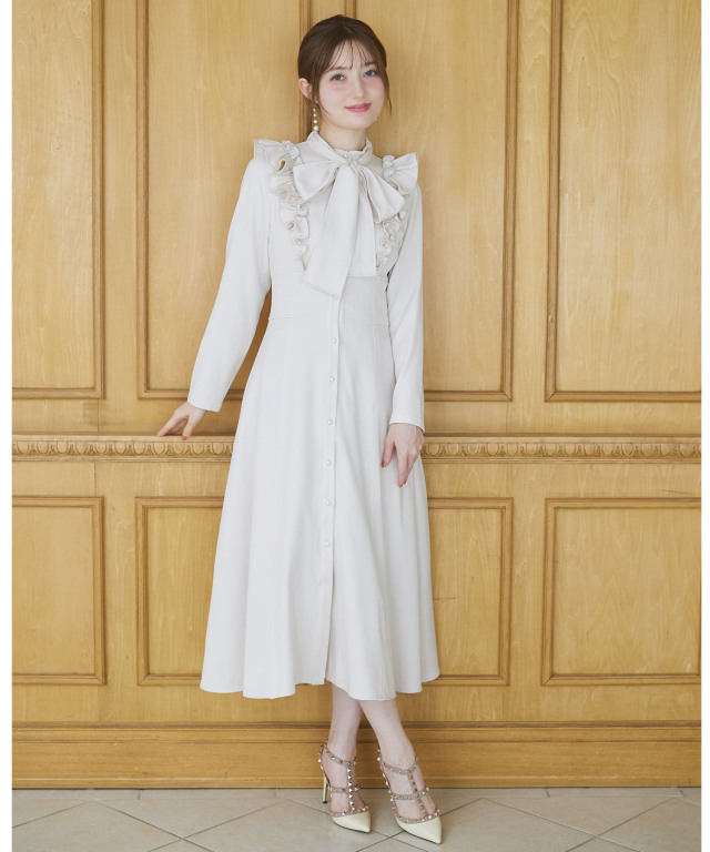 品格のある甘さを纏う2WAYボウタイリボン付きパール釦フリルワンピース