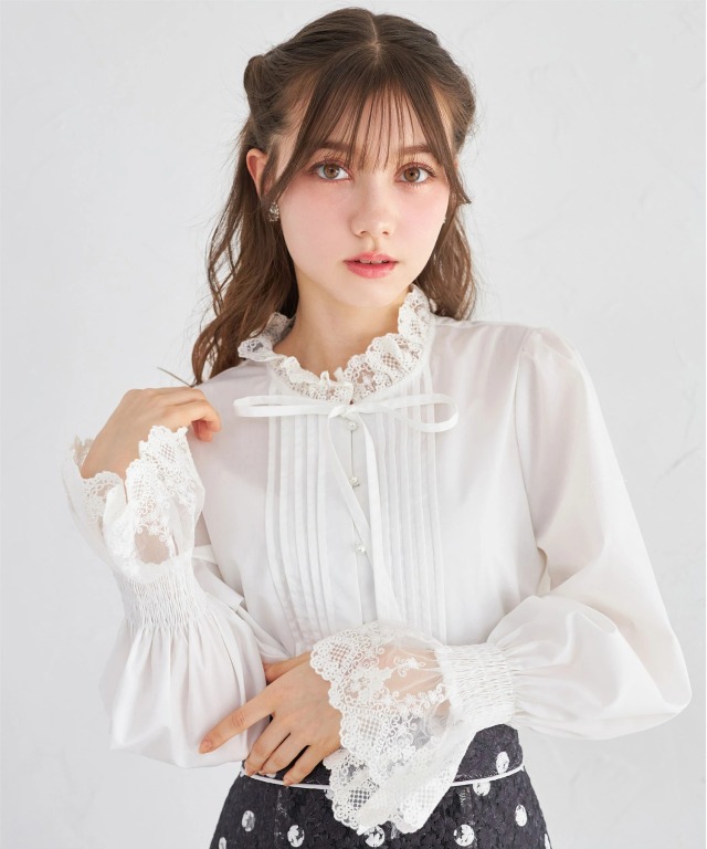 リボン付きレース切り替えピンタックブラウス