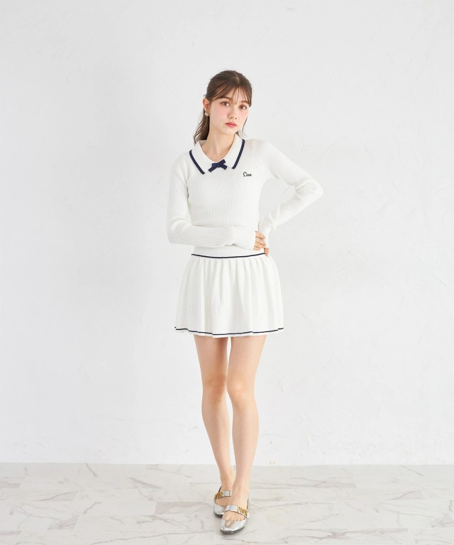 ワンポイントロゴ入りニットプルオーバー×ミニスカート配色セットアップ