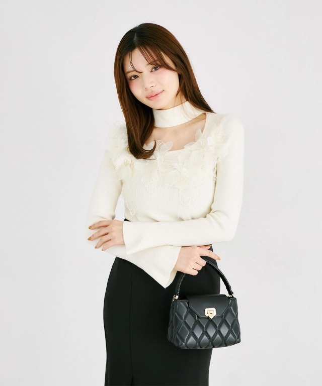 フラワーモチーフ×ビジュー付きスプリングフェザーシアーニットプル