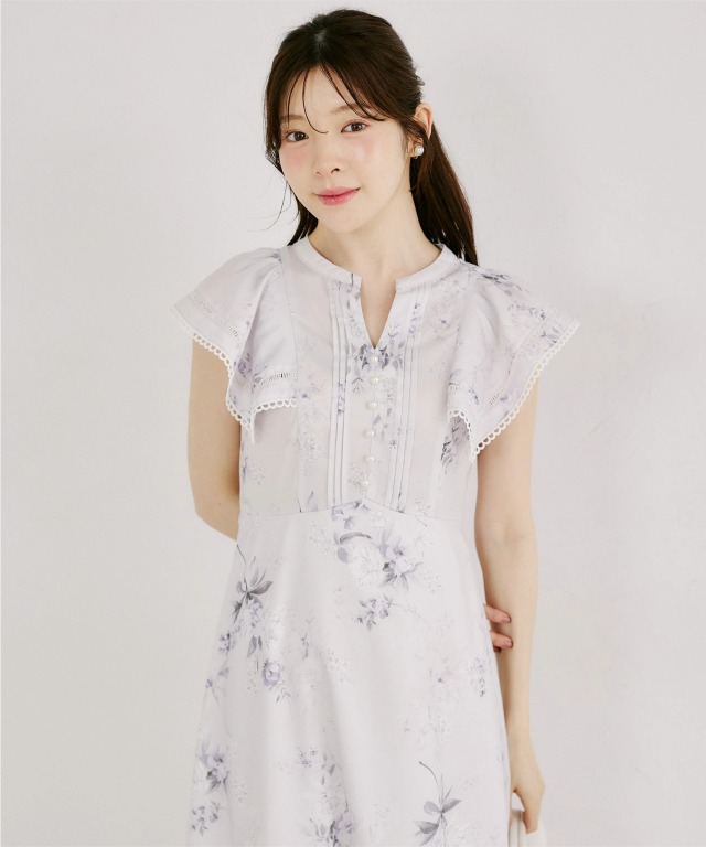 タグ付き✨ アルベルタ フェレッティ　ワンピース　ドレス　レース　リボン　刺繍 ウエストリボン付きハシゴレースピンタックフラワープリントワンピース