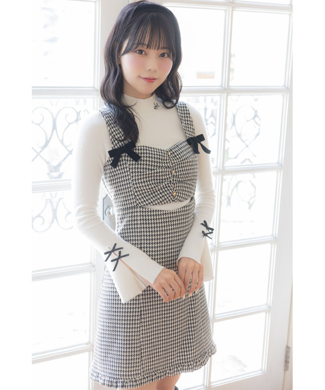 リボン付きフレアスリーブ刺繍入りハイネックリブニットプルオーバー