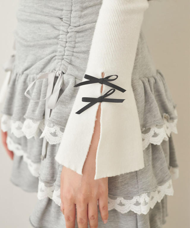 リボン付きフレアスリーブ刺繍入りハイネックリブニットプルオーバー