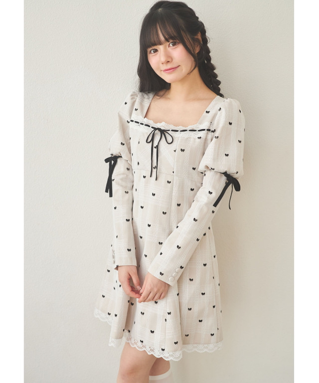 ベロアリボン付きフロッキーリボン×レースワンピース