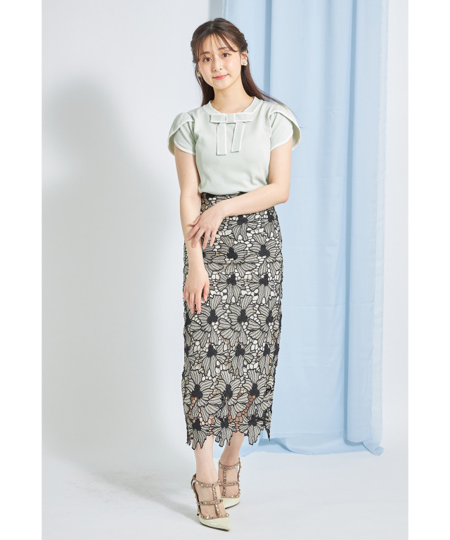 着る人のエレガンスを引き出す配色フラワーレースタイトスカート  