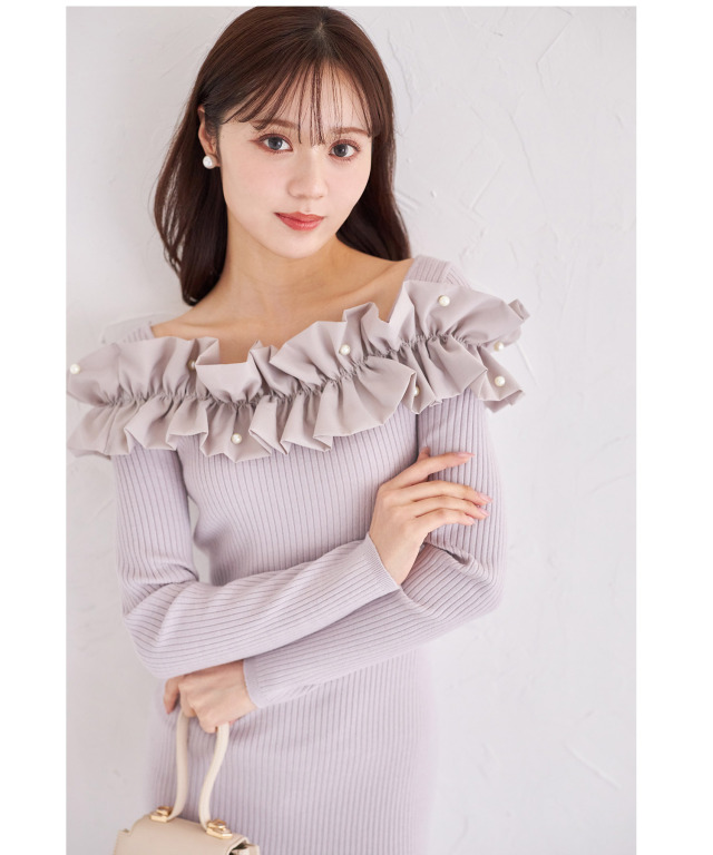 パール付きフリル切り替えリブニットワンピース