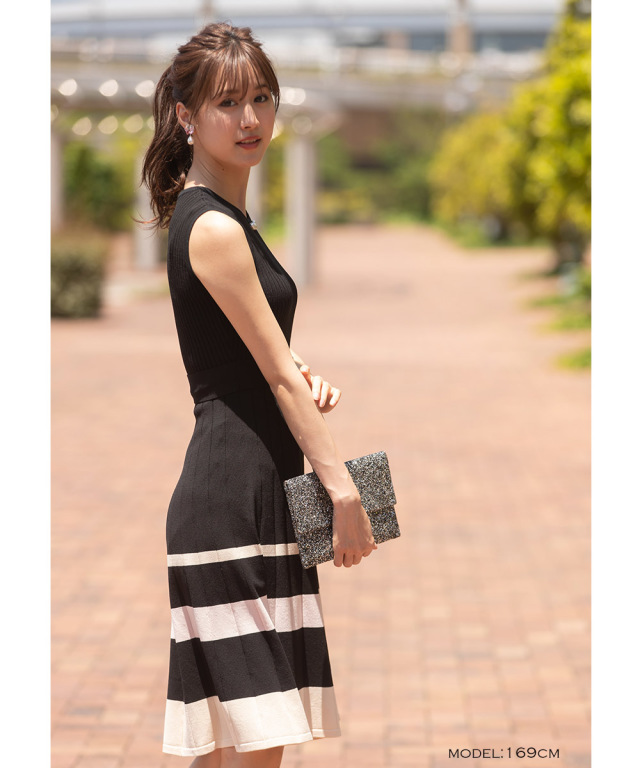 リングベルト付きパール装飾配色ライン入りノースリーブニットワンピース