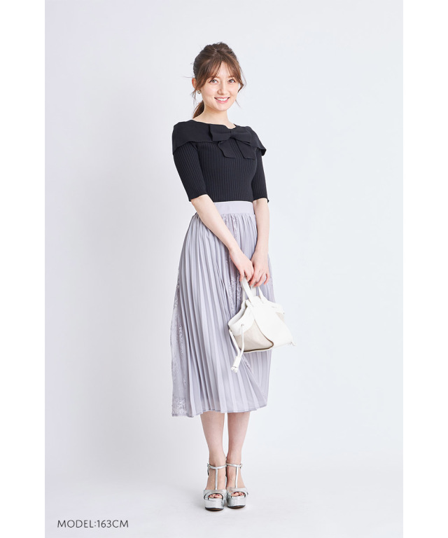 ディテールで女らしさを薫らせる前後2WAYりぼん付きオフショルニット  