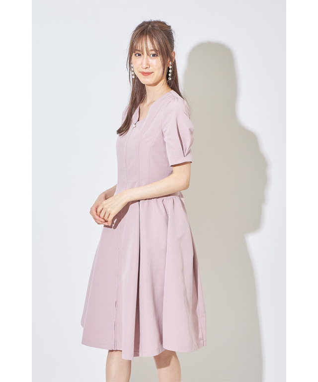 パール付きフロントファスナーパフスリーブワンピース Staff Product Planning