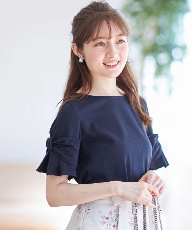 嫌味なしの可愛さ♪袖口りぼんブラウス