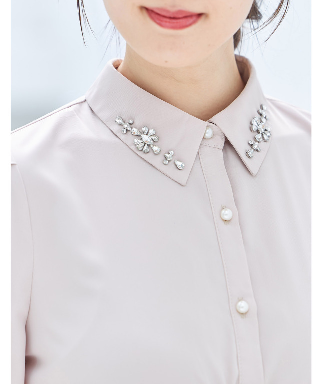 襟ビジュー付きサイドプリーツワンピース 