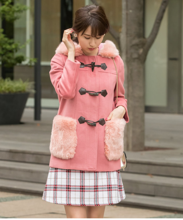 2月24日 土 0 00スタートbargain 愛嬌振りまくふわふわエコファーつきミドル丈ダッフルコート Amical アミカル Sale品につき返品 交換 キャンセル 配送日指定不可 ラッピング不可