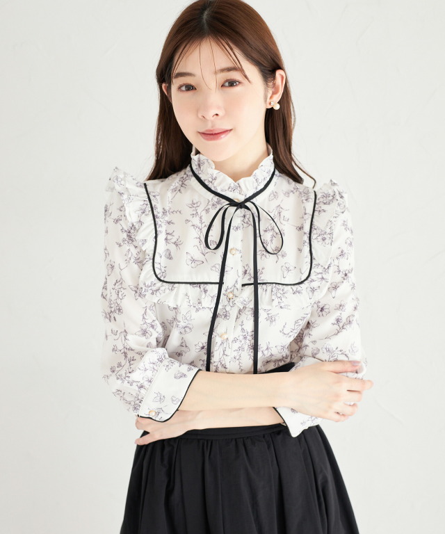 パール釦リボン×フリル付き蝶々トワルドジュイプリントブラウス 