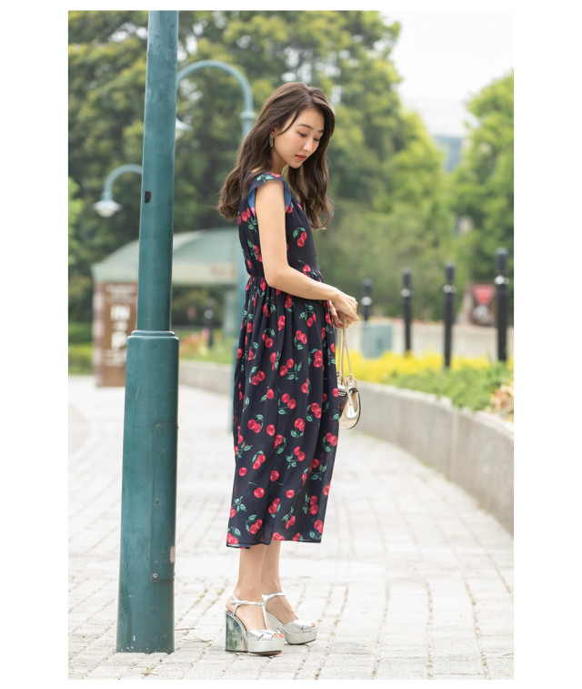 オブリ obli さくらんぼシフォンスカート/ネイビー （エンブロイダリー  