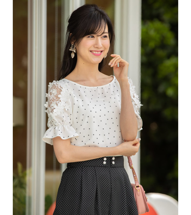 ちょい袖透け３dフラワーレースつきドット柄レトロマンブラウス
