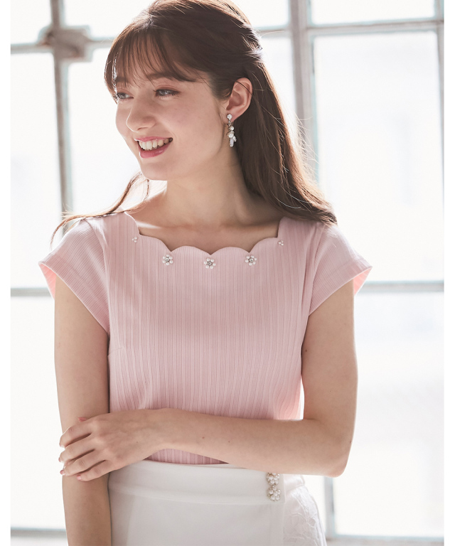 夏の女子会服♪フラワーパールビジュー付きスカラネックリブトップス