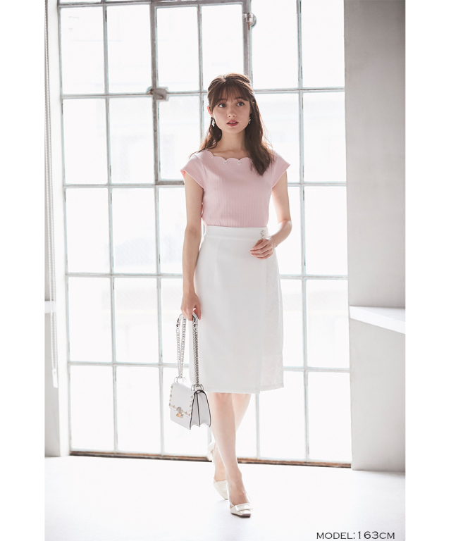 夏の女子会服♪フラワーパールビジュー付きスカラネックリブトップス
