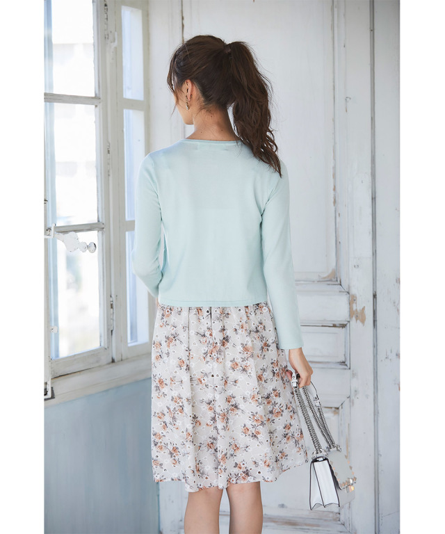 女心にフィットするフラワーカットワーク刺繍×フラワープリントフレア  