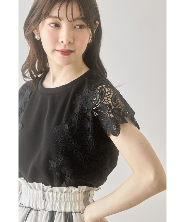 新品 レリアンアクセサリー付きレース使いプルオーバー ブラックＭ～Ｌ アイレットレース8分袖オーバーブラウス|レリアン | レリアン