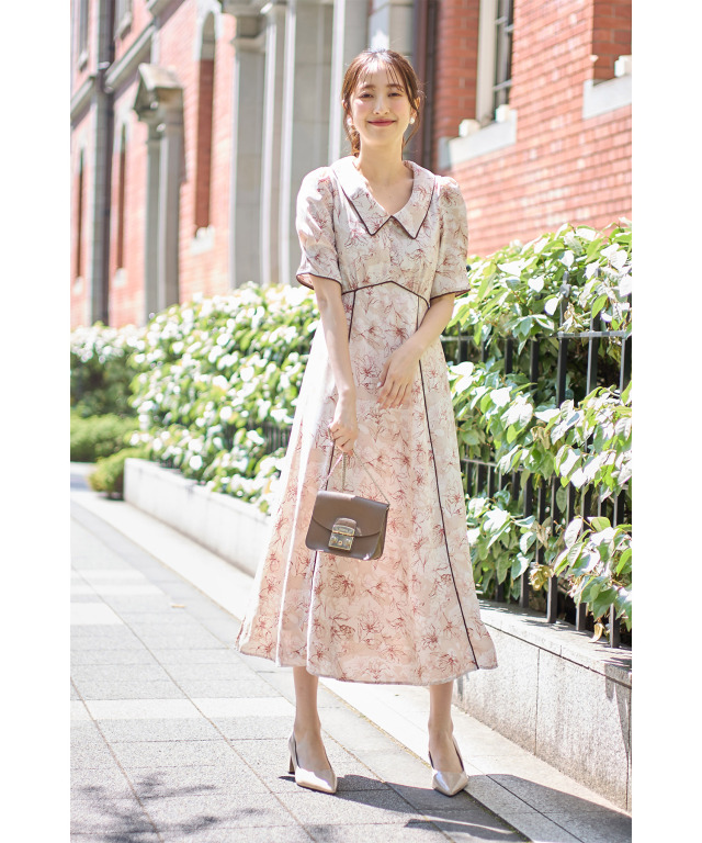 コード切り替え襟付きラインフラワープリントワンピース 