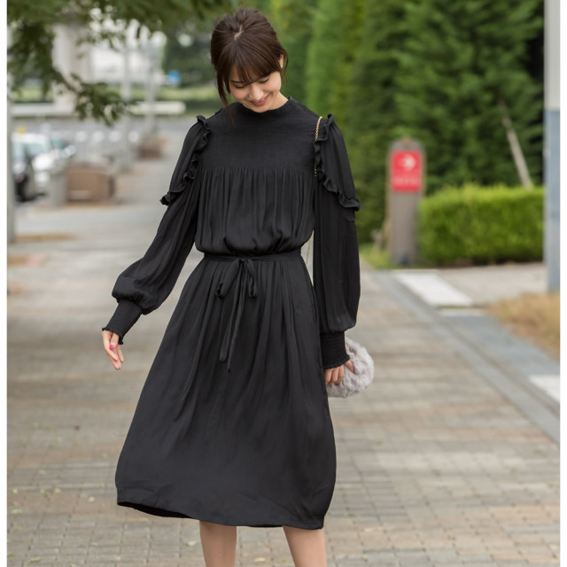 2月24日(土)0:00スタートBARGAIN】ふんわり揺れる肩フリルマキシ丈  