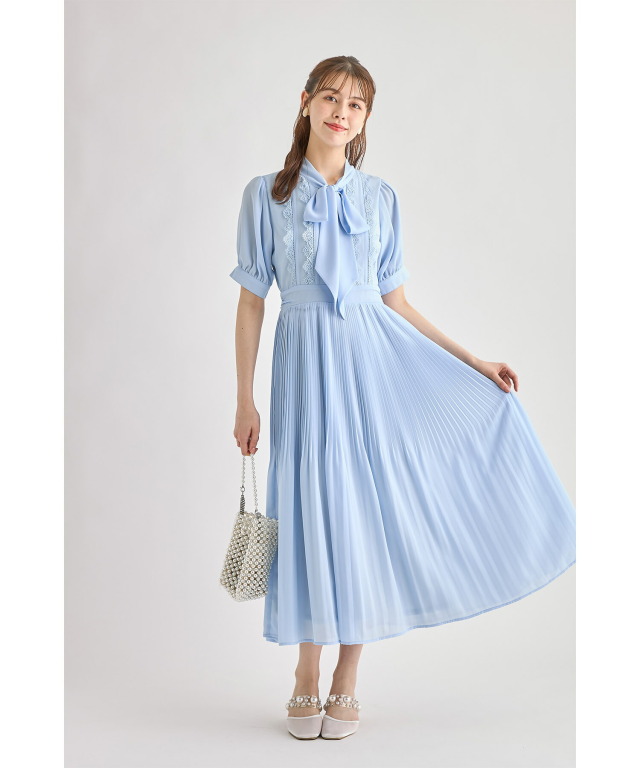 ボウタイリボン付きレース装飾プリーツワンピース