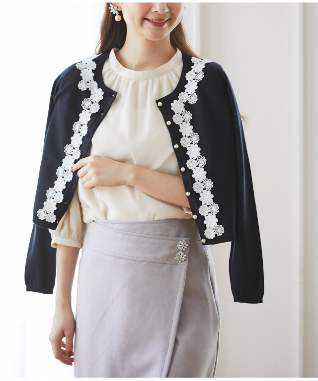 クリアビジュー付きフラワーレース装飾パール釦カーディガン 