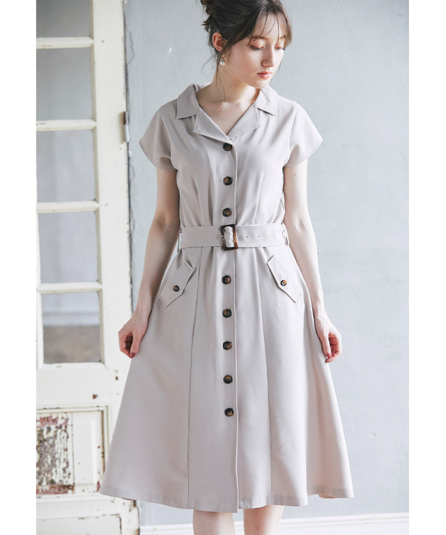 洗練された大人オーラを纏う ベルト付きトレンチ風ワンピース
