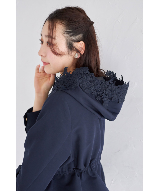 バックフリル付きフードレースドロストペプラムマウンテンパーカー