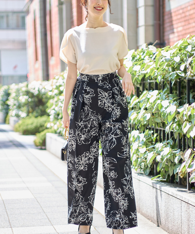 【CALEE新品】サラッと冷んやり❗️フラワープリントショートパンツ CALEE新品】サラッと冷んやり❗️フラワープリントショート