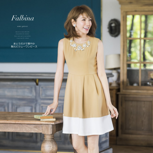 まとうだけで華やか胸元ビジューワンピース Falbina ファルビナ Tocco Closet With Mika 16 Summerカタログ 美香さんはキャメルを着用