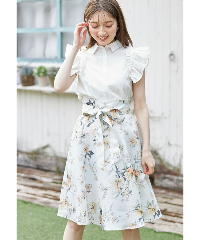 甘さと品を意識したウエストりぼん付きフラワープリントフレアスカート 