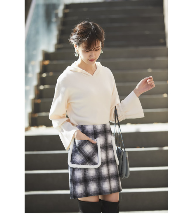 ファーディテールポケット付きチェック柄台形ミニスカート Famolis ファモリス Tocco Closet Collection 堀田茜 さんはグレー着用